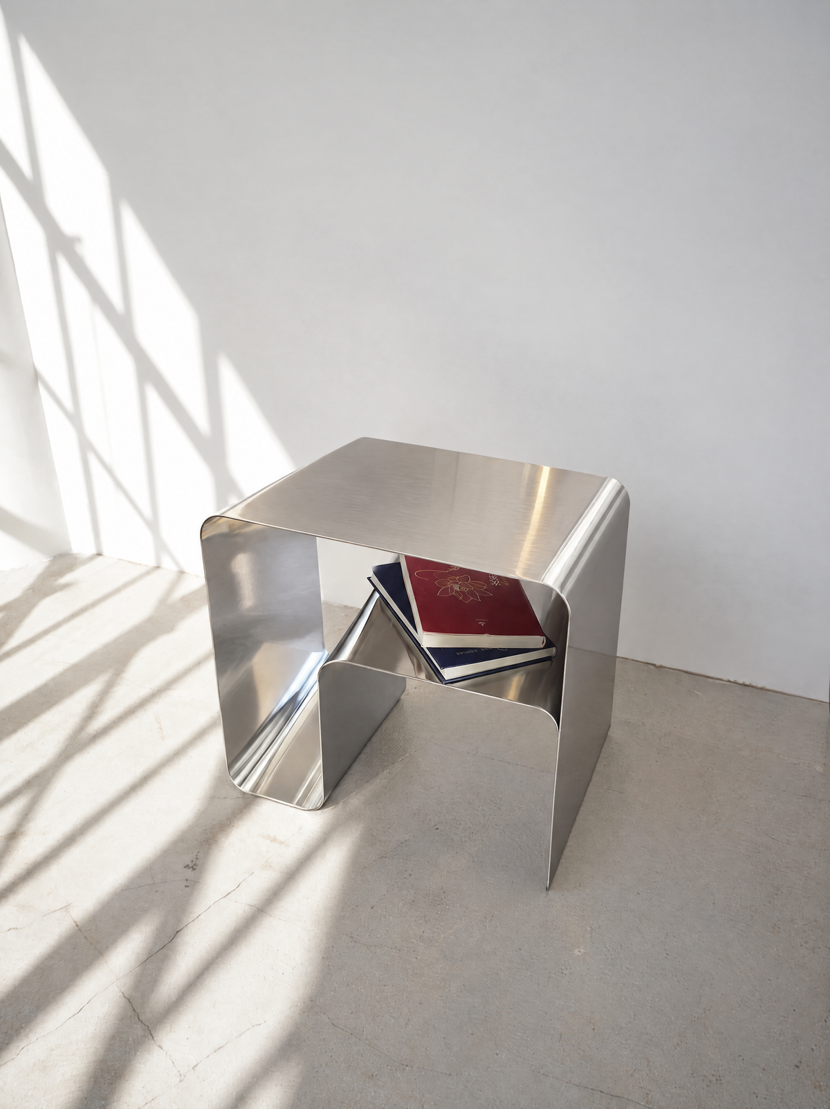 Vela Steel Waterfall Table