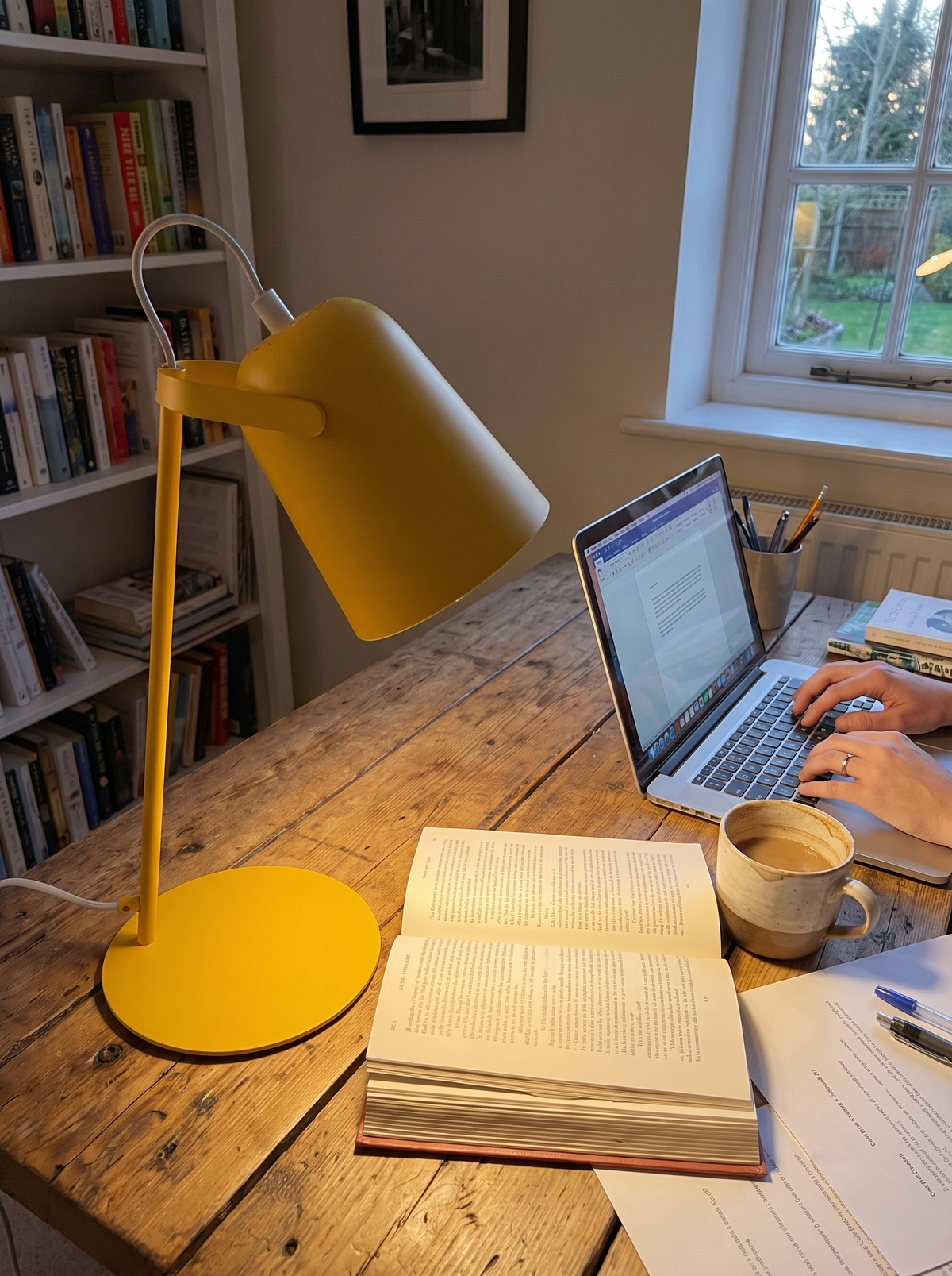 Nordic Metal LED Desk Lamp all metal build