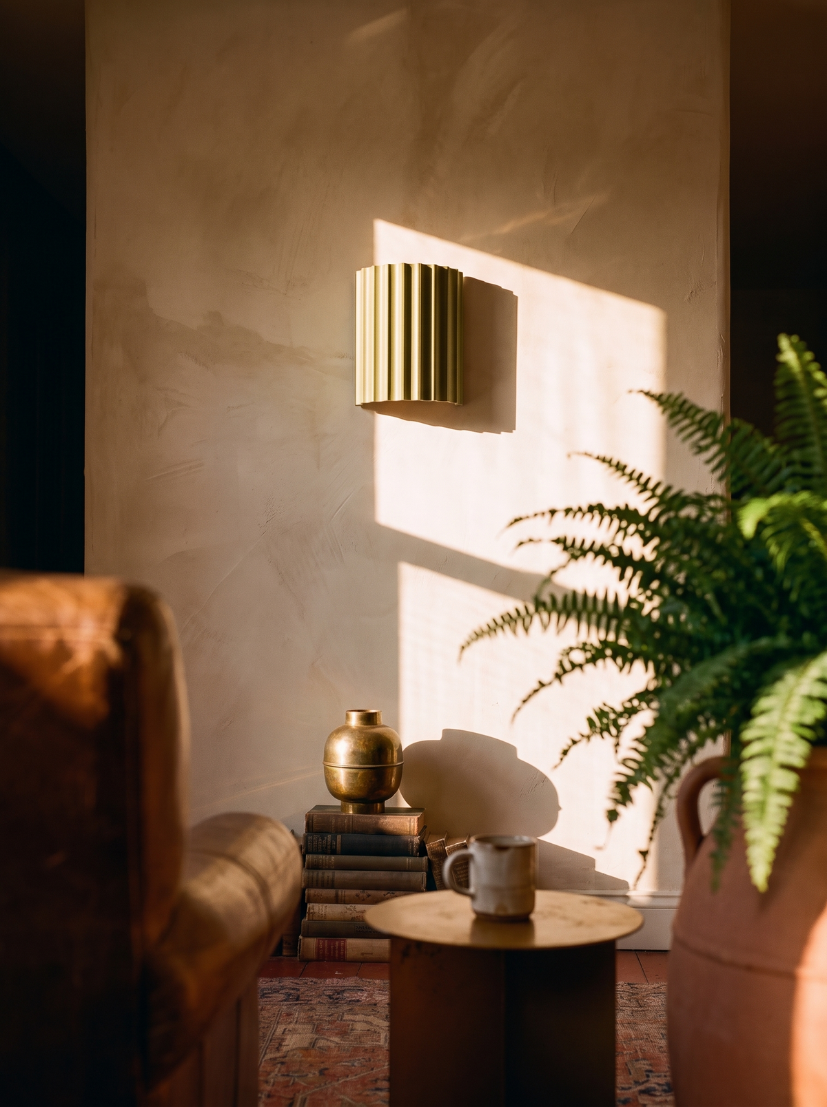 Nordic Modern Resin Wall Lamp crisp moulded edge